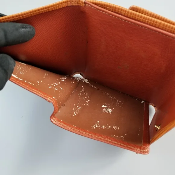 LOUIS VUITTON Classic Elise Men's Epi Bifold Wallet - Picture 9 of 16